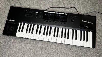 Native Instruments Komplete Kontrol S49 Mk2 MkII Keyboard synthesizer - Image 1 of 4
