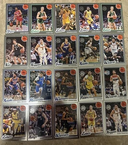 Lote (53) tarjetas aleatorias de baloncesto Topps 2025-26 diseño Shaq, Magic, Bird 1980-81 - Imagen 1 de 15