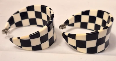 Pendientes de aro anchos a cuadros de colección perforados 1 1/2 pulgada de largo Foto 1 de 4