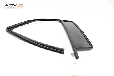 Cadillac Escalade ESV 2015-20 puerta trasera izquierda ventana canal de funcionamiento y ventilación vidrio OEM Foto 1 de 4