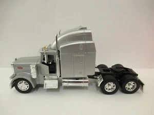 Peterbilt Truck Semi Truck Silver 1:32 Scale - Picture 1 of 24