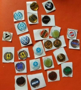 25 Adesivi stickers per targa auto varie marche Ferrari seat Bmw nissan jeep - Imagen 1 de 1