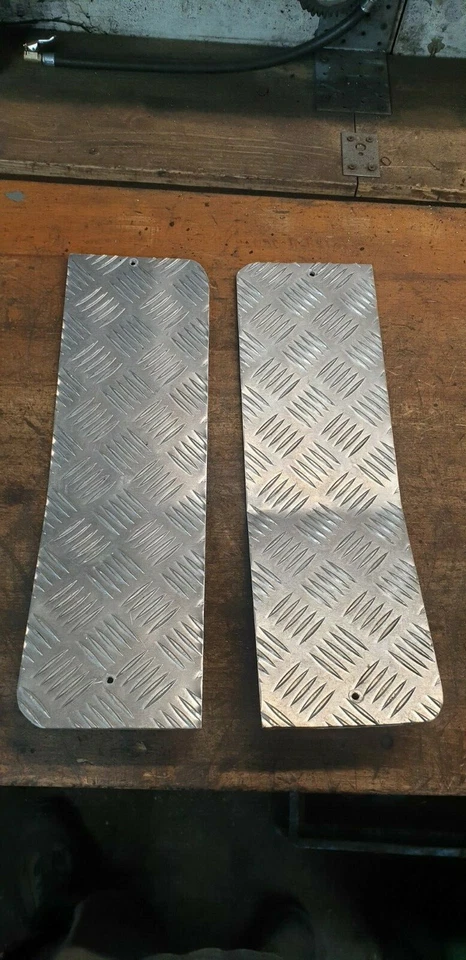 Aufsitzmäher Rasentraktor Verkleidung Tritt Bleche Riffelblech Weedeater Partner - Bild 1 von 3