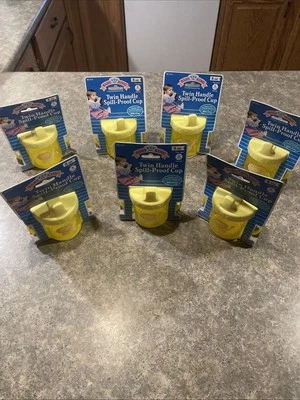Taza Baby King Doble Mango A Prueba de Derrames 8 OZ León Amarillo (Cantidad-7) Nueva de Lote Antiguo Foto 1 de 4
