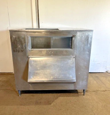 "MANITOWOC" HD COMMERCIAL 53"H x 56"W x 39"D  ICE BIN ON LEGS, 1200LBS - 1500LBS - Image 1 of 4