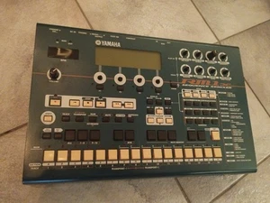 Yamaha RM1X Sequence Remixer / Groovebox / defekt bzw Ersatzteillager - Bild 1 von 7