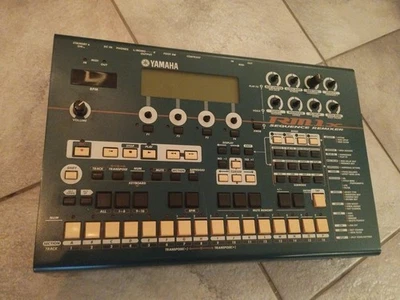 Yamaha RM1X Sequence Remixer / Groovebox / defekt bzw Ersatzteillager - Bild 1 von 4