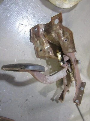 1968 Chevrolet Impala Belair automatic brake  pedal mount assembly - Изображение 1 из 4