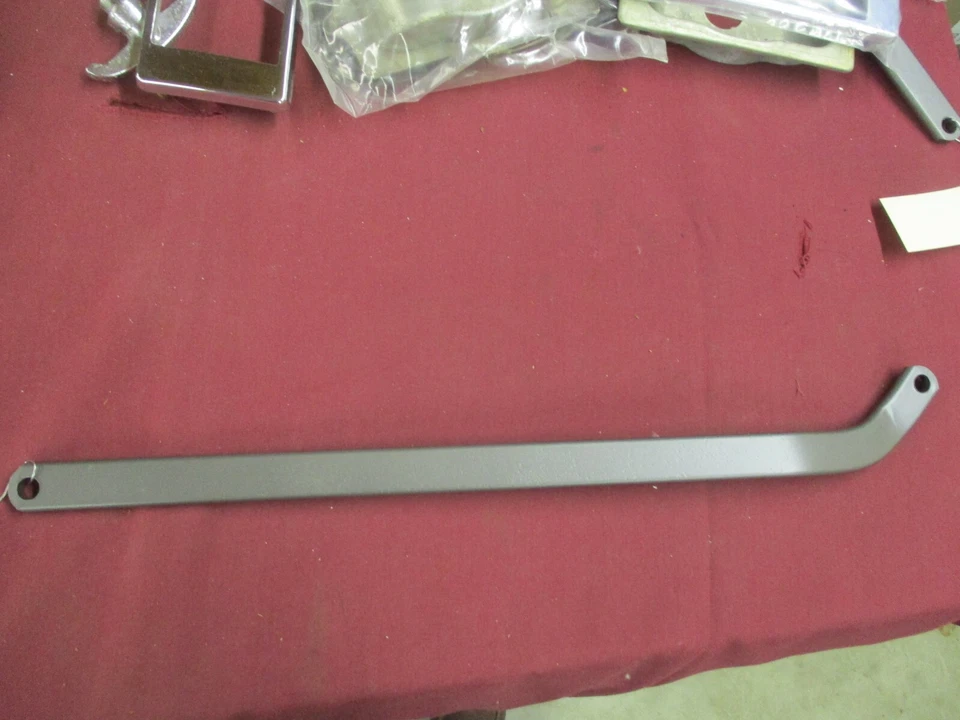 Packard 1948-50 convertible enlace de riel lateral superior 411845 Nuevo de Lote Antiguo Foto 1 de 1