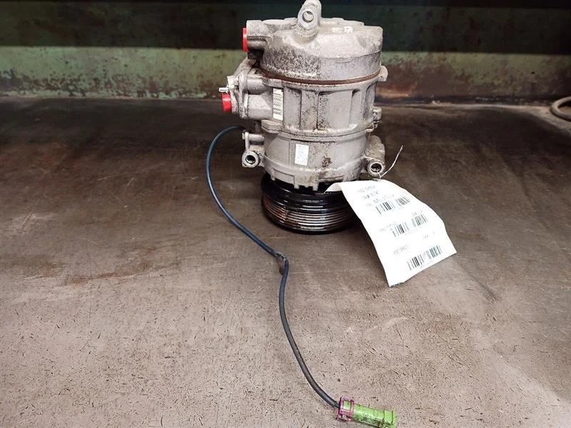 Compresor embrague aire acondicionado turbo 96-04 AUDI A6 8396649 Foto 1 de 4