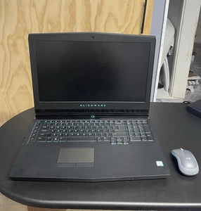 Alienware 17 R4 i7-7820HK 16GB RAM GTX 1070 512GB SSD + 1TB HDD Win 10 - Picture 1 of 10