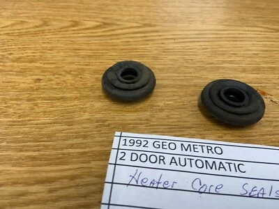 1989-1994 GEO METRO HEATER CORE LINE SEALS     SET OF 2 - Image 1 of 4