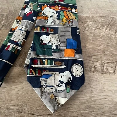 Corbata de cuello de seda Peanuts para hombre Snoopy todo en un día novedad multicolor profesor EE. UU. Foto 1 de 4
