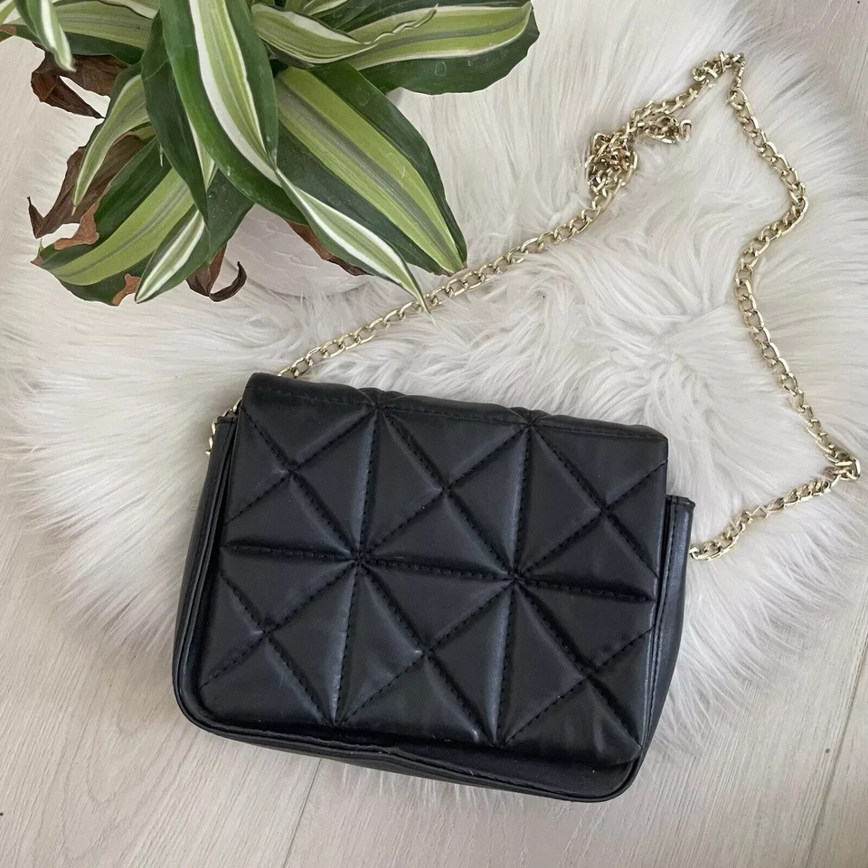 HM auth black leather bag with gold chain coded - Image 1 of 4