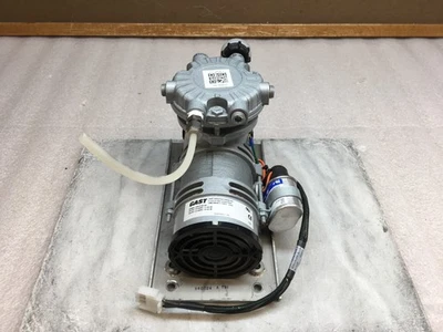 Bomba de vacío Gast Manufacturing Inc JC1011980 modelo LOA-P123-HB Foto 1 de 4