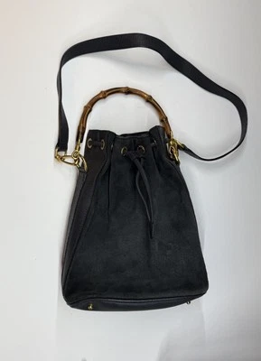 Bolso de hombro Gucci de gamuza azul marino con asa de bambú Foto 1 de 4