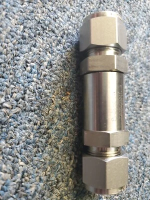 1/2" Swagelok SS-8C-10 Check Valve 10psi Opening 1/2" Tube Fitting SS-8c Tubing - Image 1 of 4