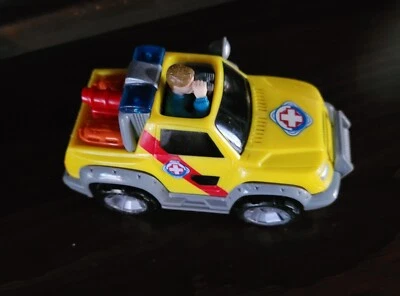 2001 Mattel Matchbox Electronic Rescue Truck w/Driver w/Binoculars 5.5" Yellow  - Image 1 of 4