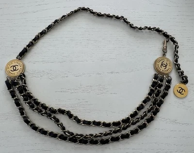 Cinto de corrente vintage 1954 série Chanel Rue Cambon Paris couro preto bom - Imagem 1 de 4