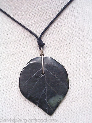 Ciondolo in ARGENTO 925 con foglia in GIADA naturale e girocollo - pietra dura - Immagine 1 di 3