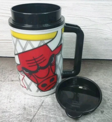 Taza de viaje vintage de los 90 NBA Chicago Bulls Dunkin Donuts taza de recarga fría caliente 1996 Foto 1 de 4