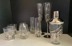 Keramik Scheune Skelett Hand Glaswaren Set und Cocktail Shaker 9-teilig Halloween NEU - Bild 1 von 6