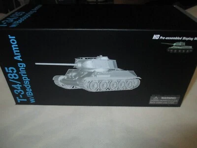 DRAGON 1:72 T-34/85 W/BEDSPRING ARMOUR (WINTER THAW VERSION)  1945 - Image 1 of 3