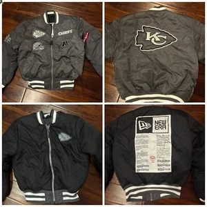 Chaqueta de bombardero reversible New Era x Alpha Industries Kansas City Chiefs talla mediana - Imagen 1 de 10