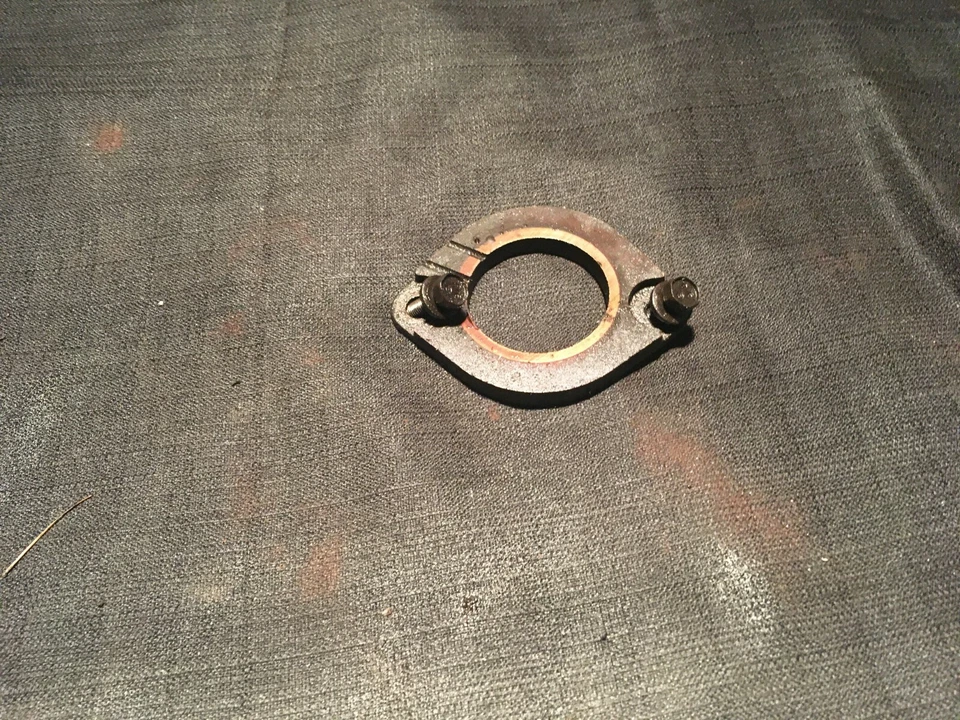 01-03 Dodge Caravan Chrysler Voyager 3.3L EGA anel de bloqueio de eixo de comando com parafusos - Imagem 1 de 1