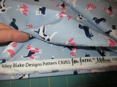 1 FQ Nueva Tela de Algodón por Blake Riley Rosa y Azul Perros en Azul Llamada Fox Farm Foto 1 de 3