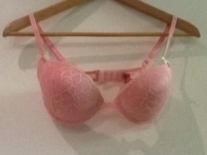 32 C *BETSEY JOHNSON* WOMEN'S PUSH-UP UNDERWIRE LACE PINK BRA STYLE # 723607 - Picture 1 of 3