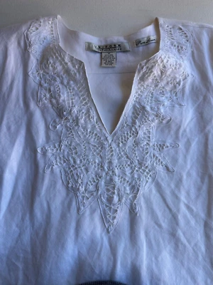 Uniforme JPR Top Talla 14 Blanco Lino Manga Larga Túnica Encaje Bordado Dobladillo Alto Bajo Foto 1 de 4