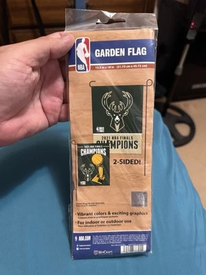 Milwaukee Bucks 2021 NBA Finales Campeones Dos Caras Jardín Bandera 12.5x18  Foto 1 de 2