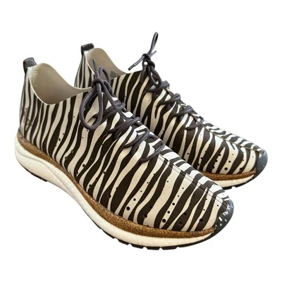 Tenis OTBT Alstead Zebra para mujer talla 9,5 con cordones de cuero estampado animal Foto 1 de 4