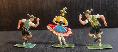 JUEGO DE 3 FIGURAS DE ESTAÑO PLANAS DE HOJALATA DE COLECCIÓN FIGURAS DE BAILE ALEMANAS PANTALONES DE CUERO Foto 1 de 4