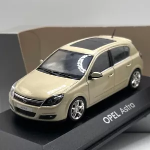 Minichamps berlina classica Opel Astra in beige metallizzato, 1:43, IMBALLO ORIGINALE, K40/36 - Foto 1 di 4