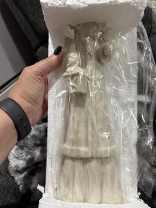 Resin Old World Santa Figurine New In Box - Picture 1 of 7