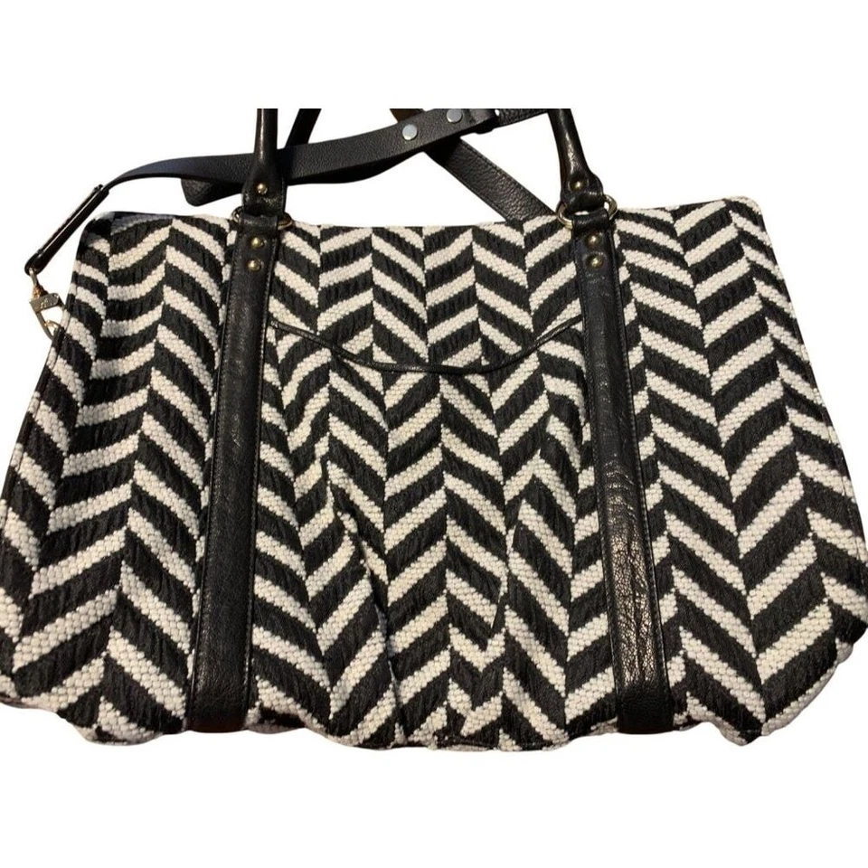 Lauren Merkin черный и белый богемное старые деньги шеврон ткани Дамская сумка регулируемый - Изображение 1 из 4