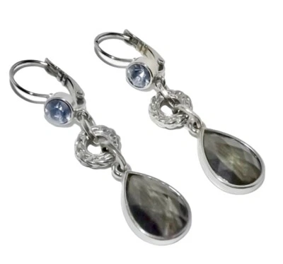 Pendientes colgantes Lia Sophia “Azure” tono plata con cristales de corte azul y resina Foto 1 de 4