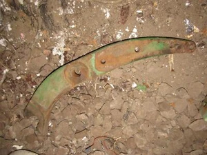 JOHN DEERE PLOW 1350 1450 STANDARD a17511 a16748 2350 2450 8450 4600 - Picture 1 of 6