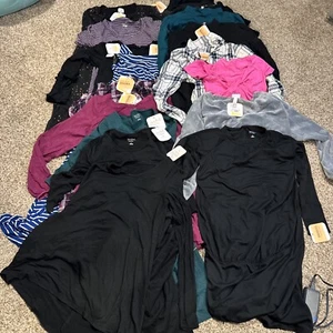 Lot 17 SMALL Isabel Maternity Clothing Dresses Pants Shorts Shirts Sweaters #106 - Picture 1 of 17