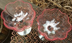 cherry blossoms! 2 vintage cocktail glasses pink flower shape with green stems! - Picture 1 of 15