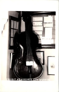 Violine Ausstellung im Virginia City Museum Nevada NV 1940er RPPC Postkarte Foto - Bild 1 von 2