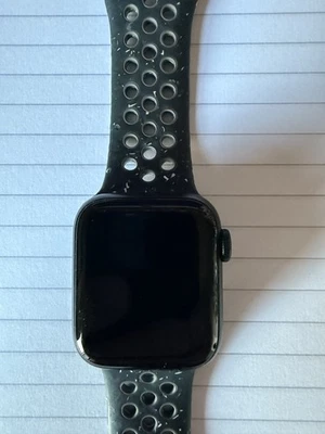 Apple Watch SE - Aluminium - 40MM - Midnight Black - GPS  - Image 1 of 4