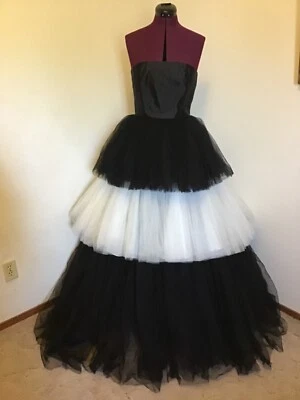 Nuevo con etiquetas Vestido de fiesta Carolina Herrera "Mikado" Bustier Tul Foto 1 de 4