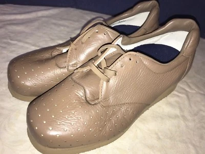 P. W. Minor Orthopedic Brown Lace Up Wedge Heel Comfort Shoe 6 D Wide - Image 1 of 4