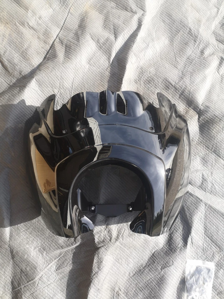 Carenado de faros delanteros Harley-Davidson Super Glide T-Sport (sin parabrisas) Foto 1 de 4