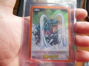 Tarjeta refractora naranja MetaZoo Topps Chrome Squonk 13/25 - Imagen 1 de 3