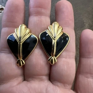 Vintage Signed JS Jewelry Polished Black & Gold Tone Earrings CLASSY Screwback - Picture 1 of 9
