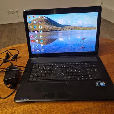Notebook: Medion Akoya E7214, Intel i3 2x2,7 GHz, 17,3 Zoll, Win11, DVD-RW - Bild 1 von 4